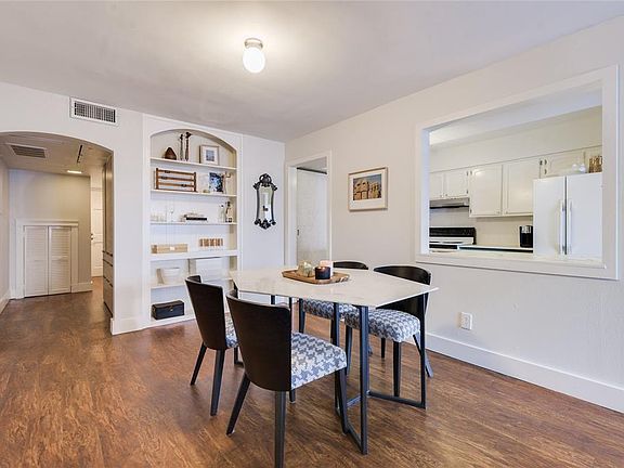 3rd image of 384 N Post Oak Ln #384