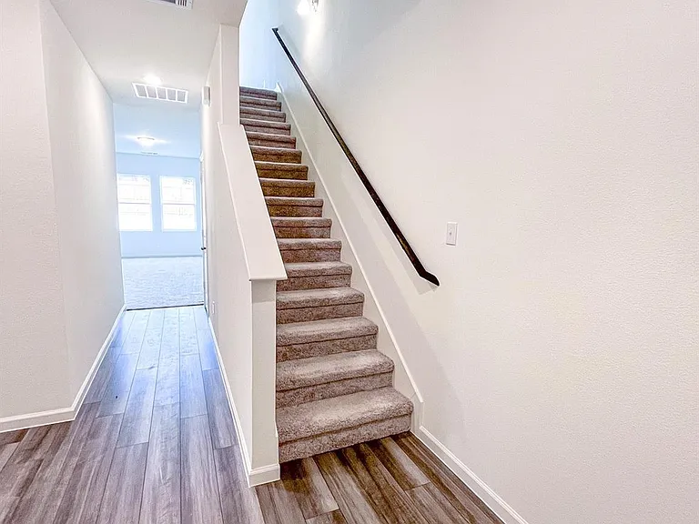 424 Madison Way — Photo 7