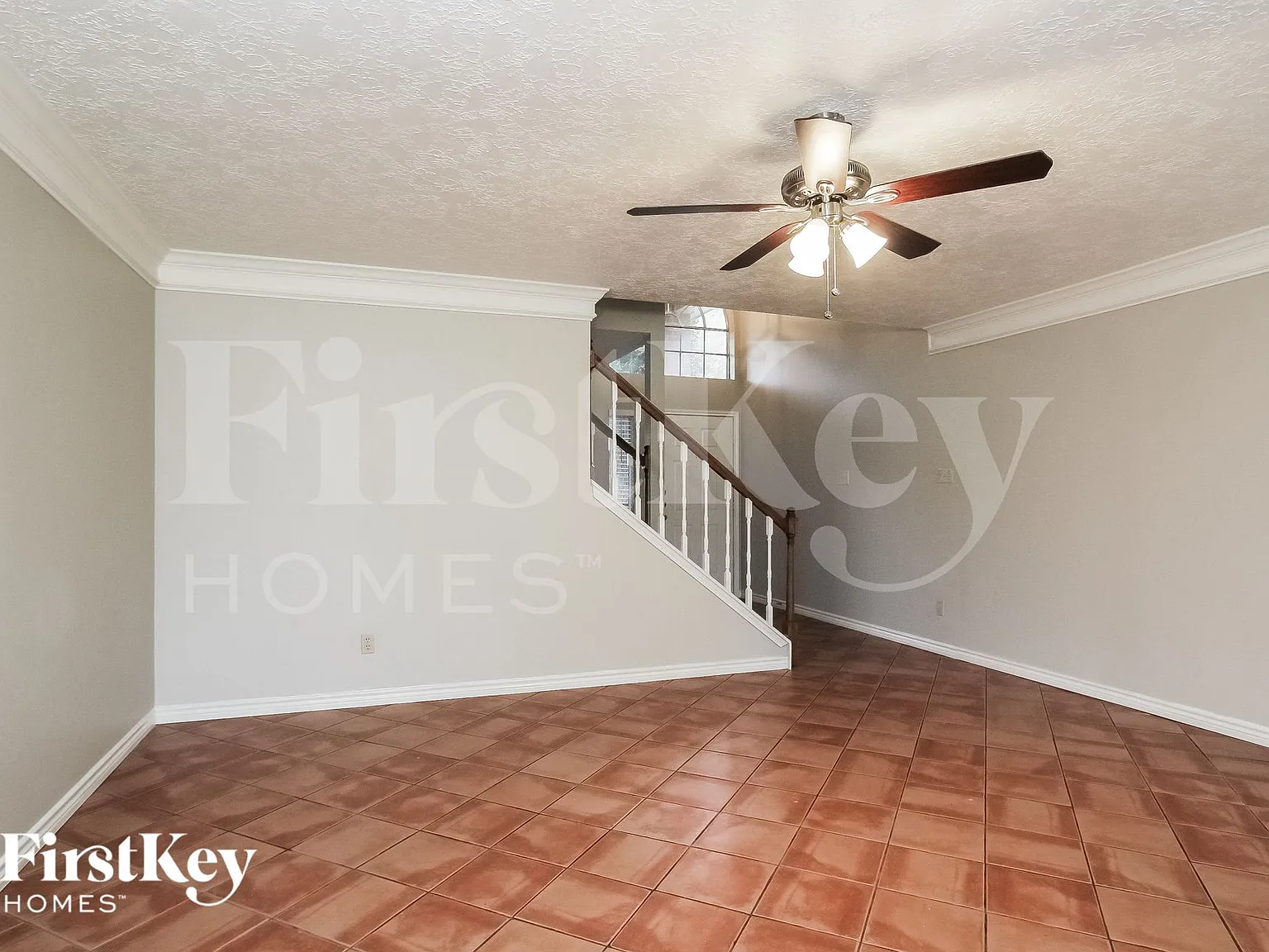 4 bed, 2.0 bath, 2588 sqft, $2,475 — Photo 2