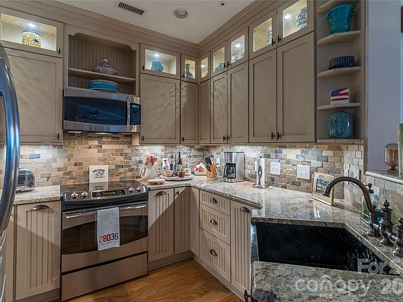 4th image of 1113 Torrence Cir