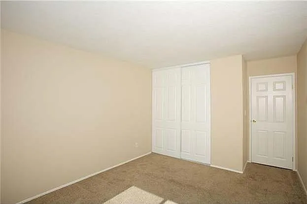 1645 Emerald St #1L — Photo 30