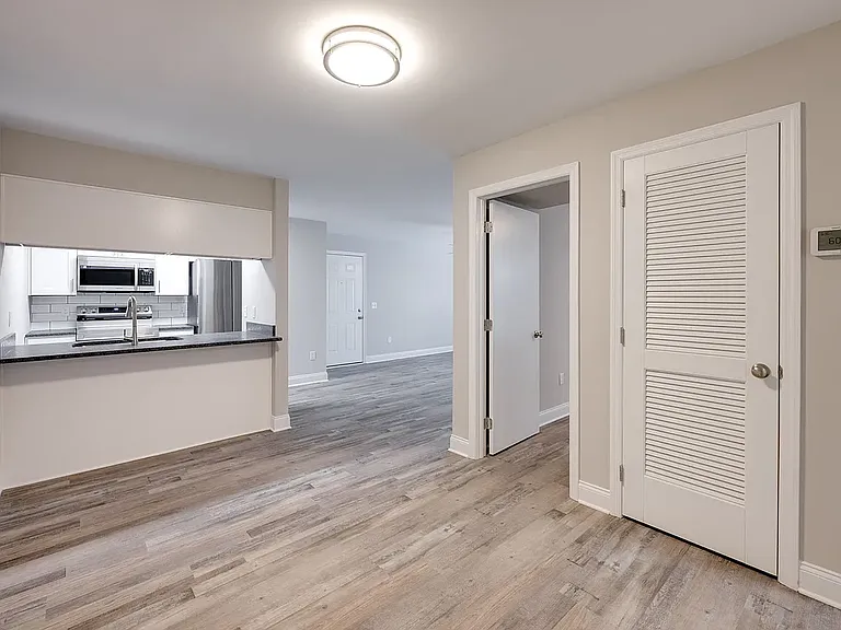 Park Ridge Apartments — Photo 6