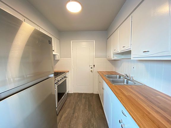 3rd image of 3600 Hallmark Ln #B
