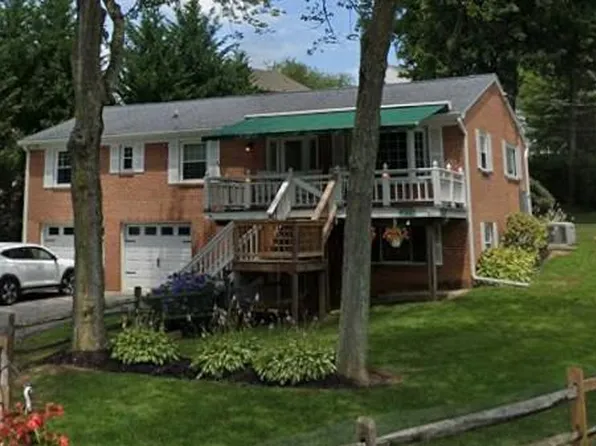 496 Lakeside Dr, New Freedom, PA 17349