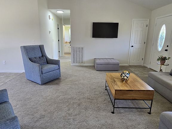 5th image of 407 Nathan Ct