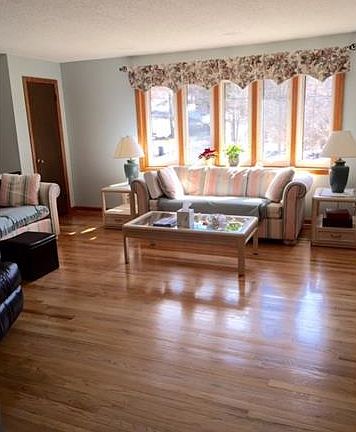5th image of 40 Greenridge Dr