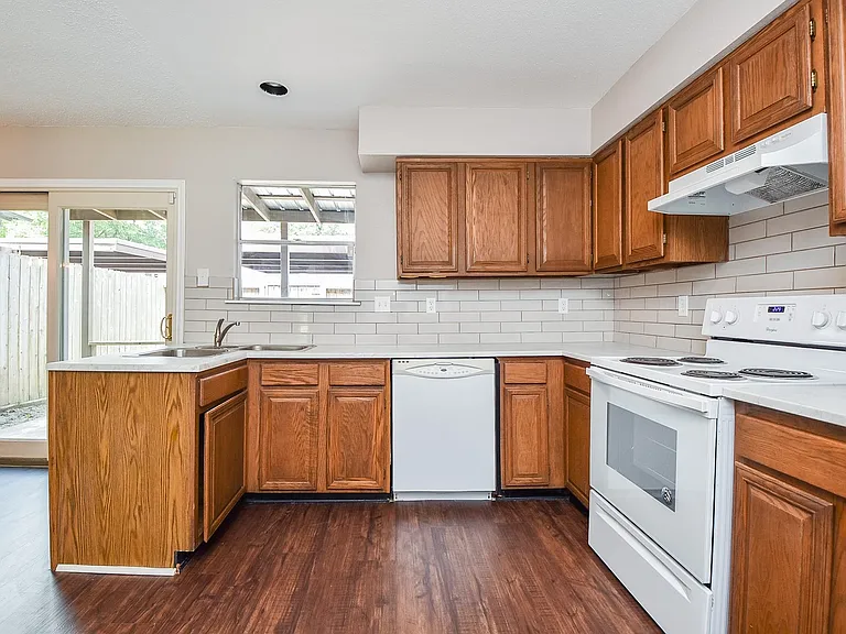 5809 Village Forest Ct — Photo 9