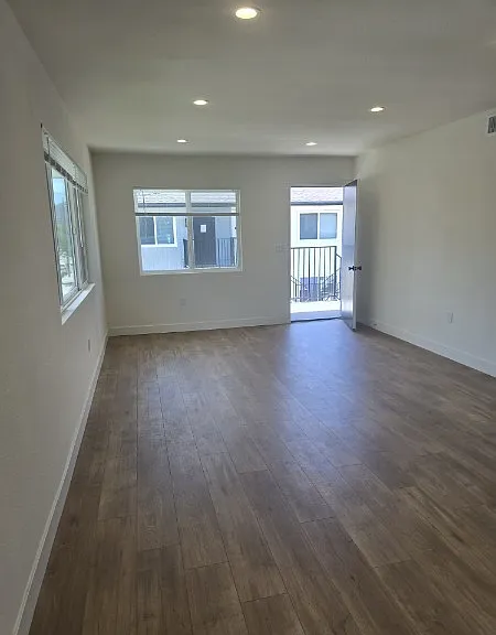 1011 E Chevy Chase Dr #A — Photo 3