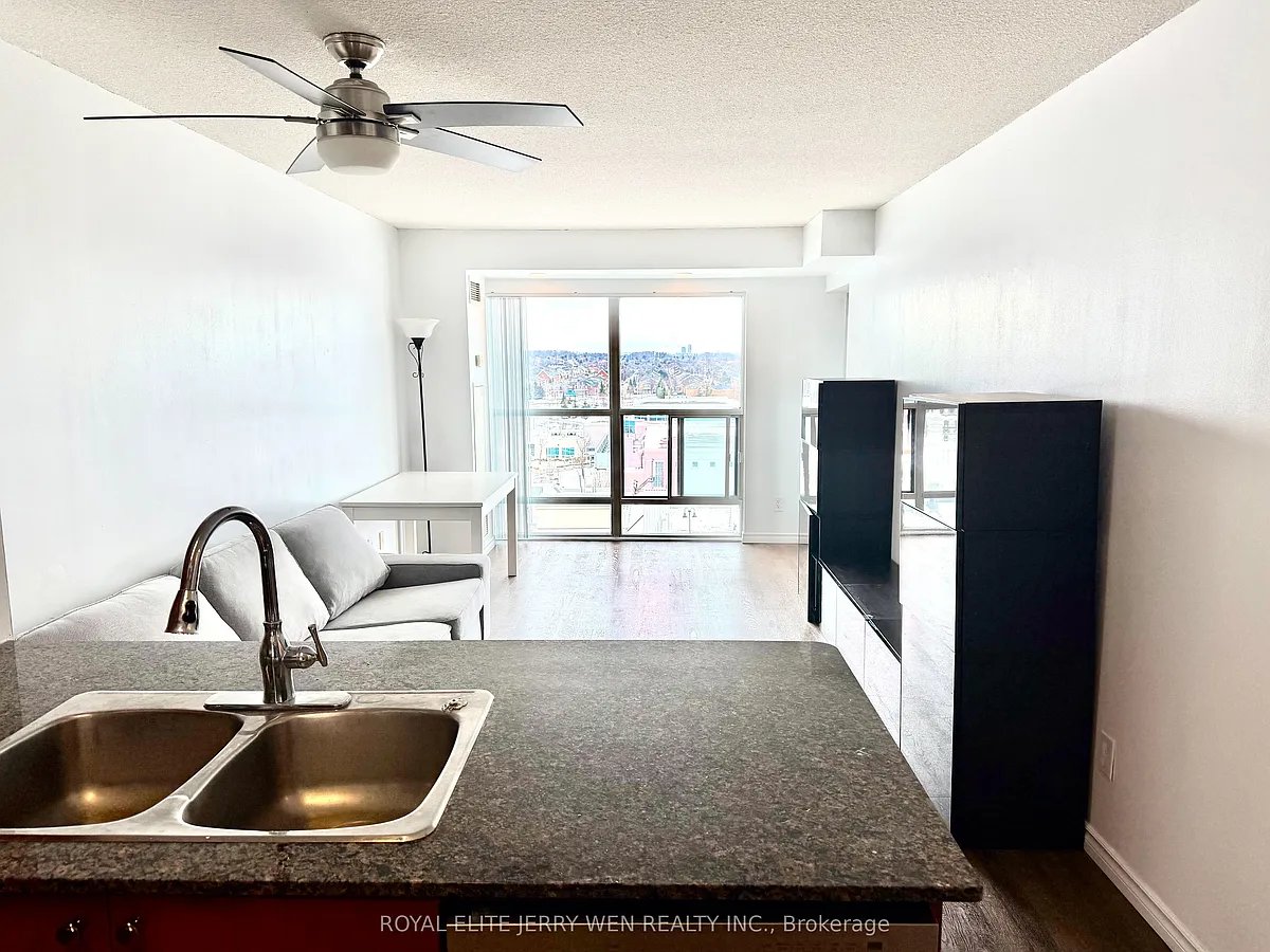 Building Photo - 185 Oneida Cres #1003