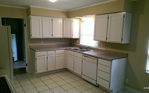 3rd image of 5600 East Dr