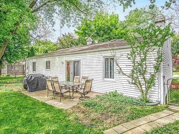 3rd image of 4846 Huntley Ct