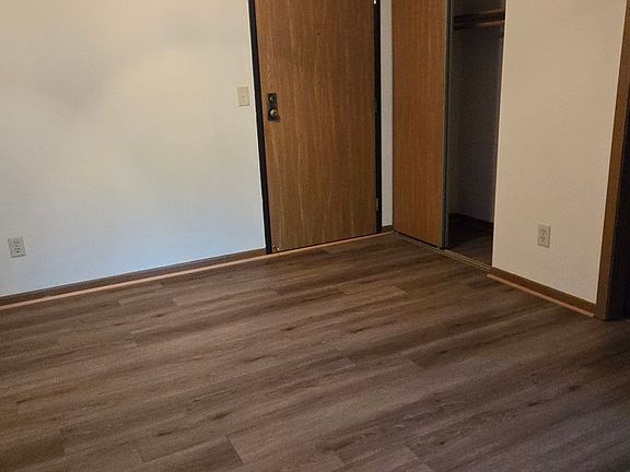 3rd image of 913 6th Ave NE APT 206