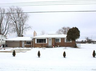 1627 McAlpine Dr, Mount Morris, MI 48458