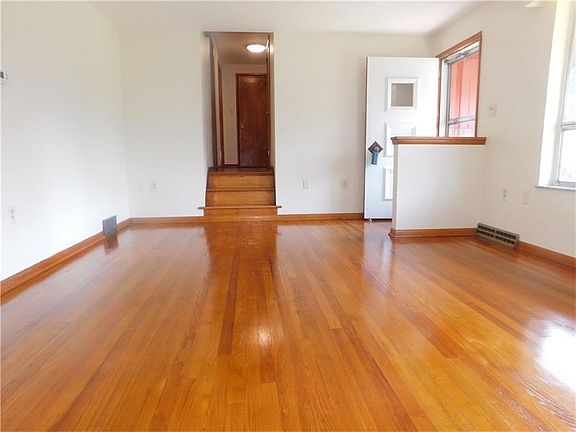 4th image of 105 Home St