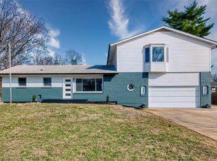 270 E Skyline Dr, Ballwin, MO