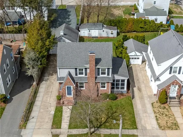 47 Knollwood Ave, Cranston, RI 02910