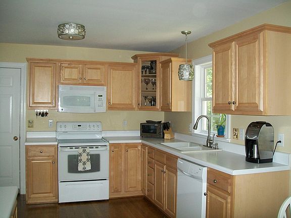 Lots of food prep room