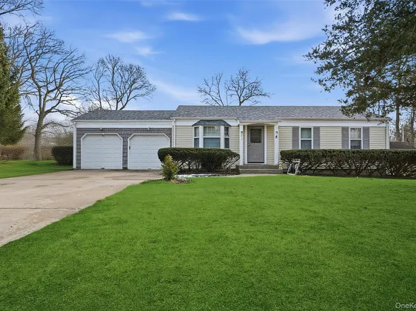 4 Cottage Court, Middle Island, NY 11953