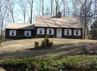 33 Country Ln, Collinsville, CT 06019