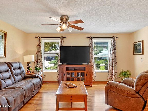 2nd image of 1114 Parkside Dr