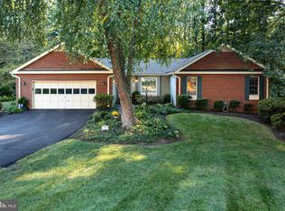 7108 Park Point Ct, Fairfax Station, VA 22039