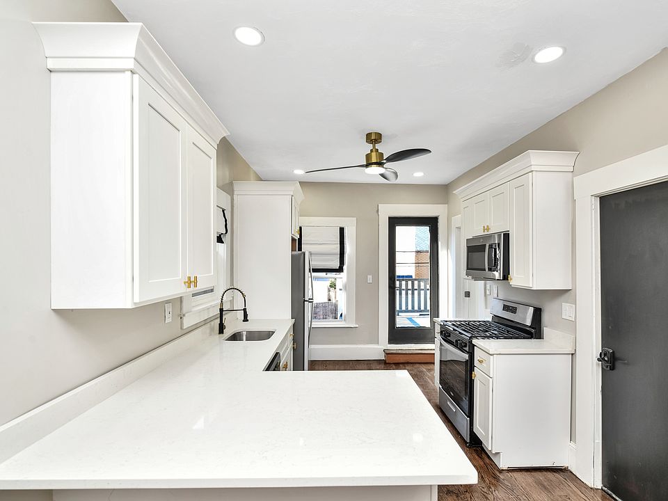 1st image of 16 Carson St Floor 1