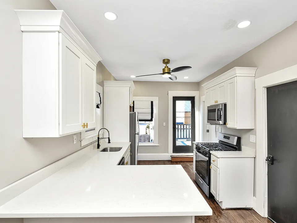 16 Carson St #1