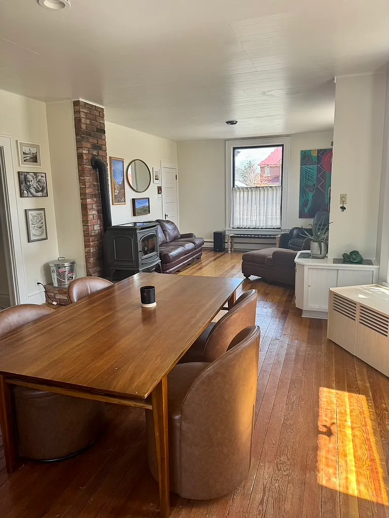 3 bed, 1.5 bath, 1580 sqft, $3,000 — Photo 3