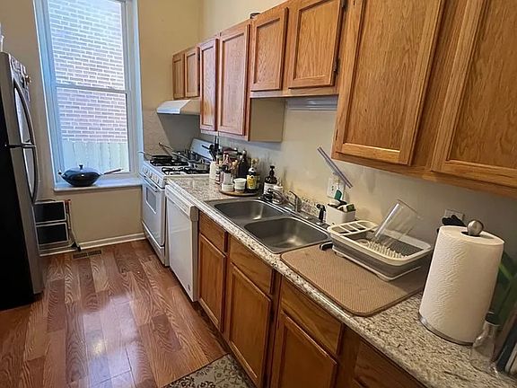 5th image of 4376 Gibson Ave