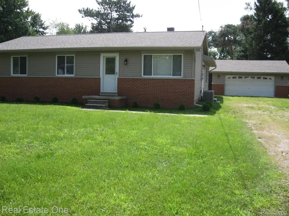 1260 Cadmus Dr, Troy, MI 48085