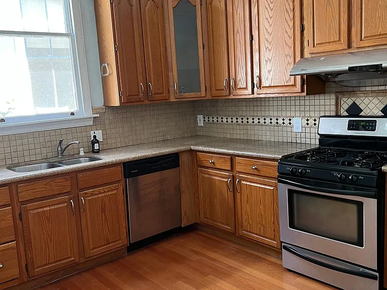 639 Georgia St — Photo 26