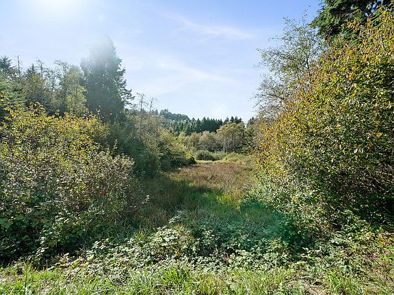 2nd image of 233 S Rock Creek Rd