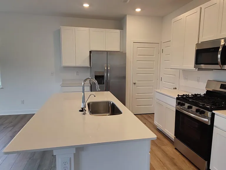 2209 Dixon Creek Dr — Photo 17