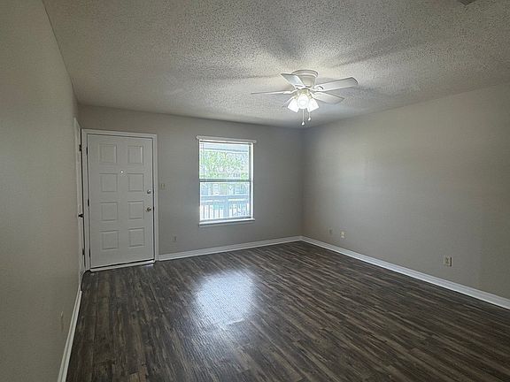 3rd image of 520 Landview Dr #B
