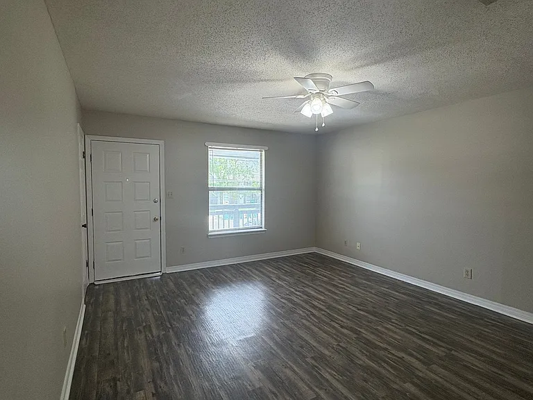 520 Landview Dr #B — Photo 3