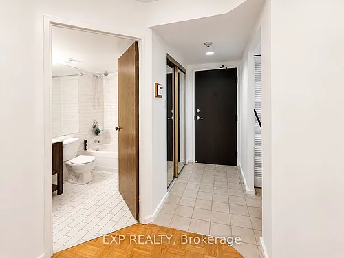 15 Maitland Pl #705 Photo 1