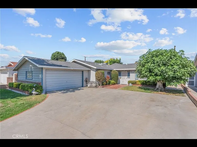 8818 Sophia Ave — Photo 2
