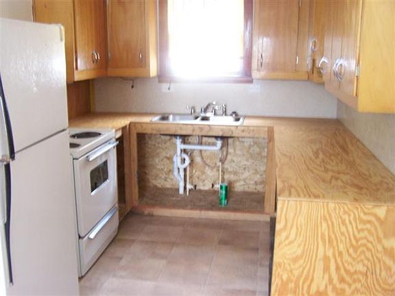 5th image of 115 W Oak St