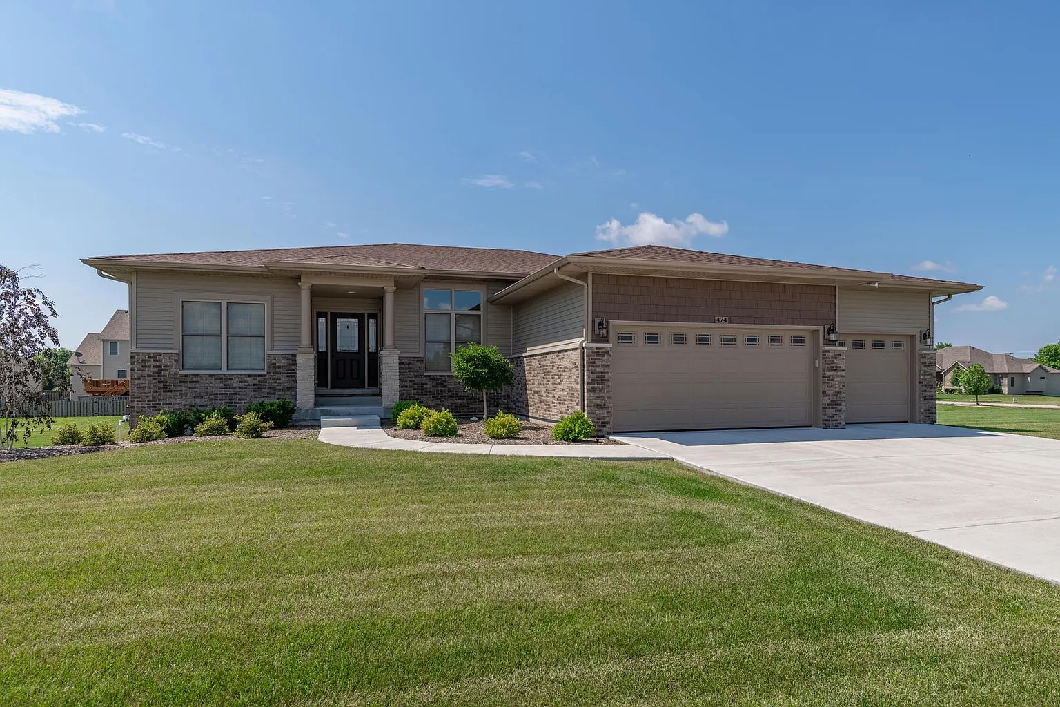 474 Deerfield Dr photo 1
