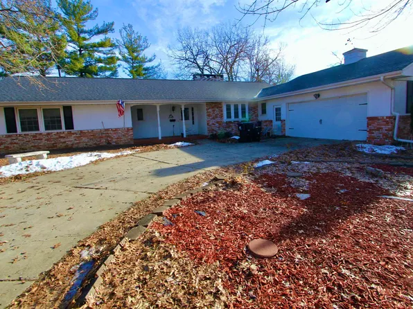 5928 N Roxbury Ln, Peoria, IL 61614