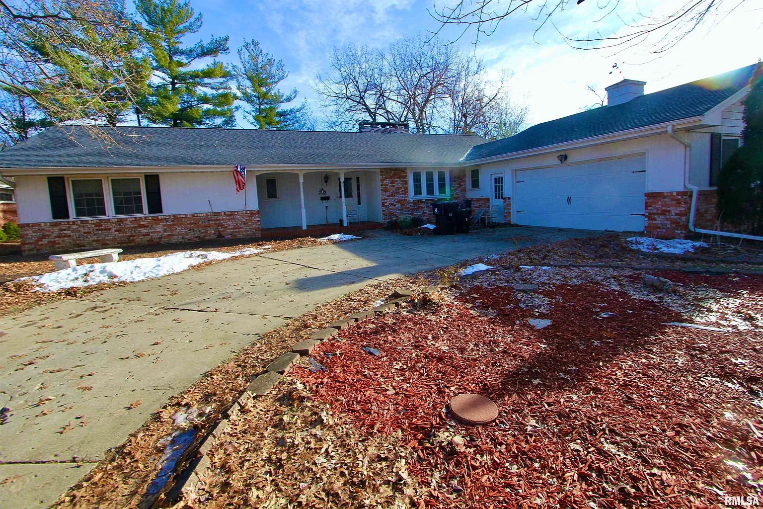 5928 N Roxbury Ln photo 1