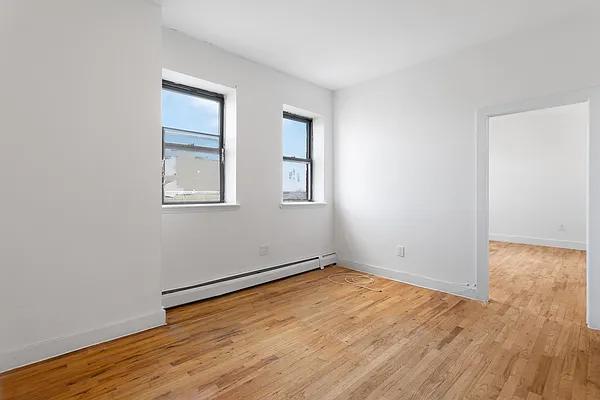Rented by Safdie Realty Group | media 7