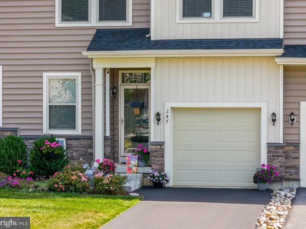 247 Kestrel Ct, Kennett Square, PA 19348