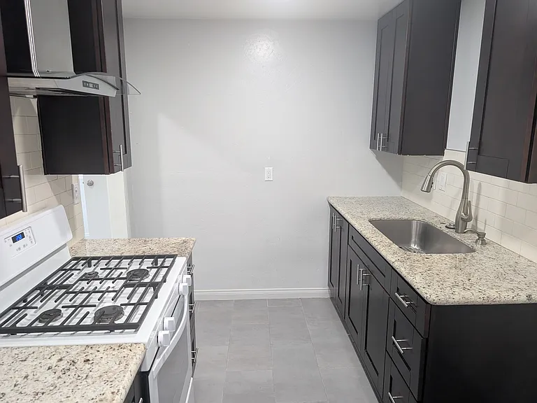 350 Maxim St — Photo 8