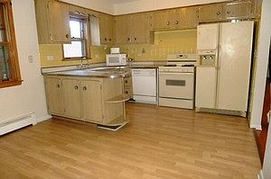 4th image of 5838 W Montrose Ave