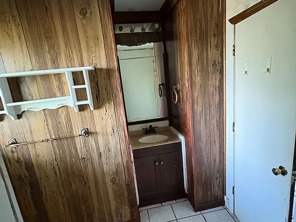 2nd image of 8521 Club Dr