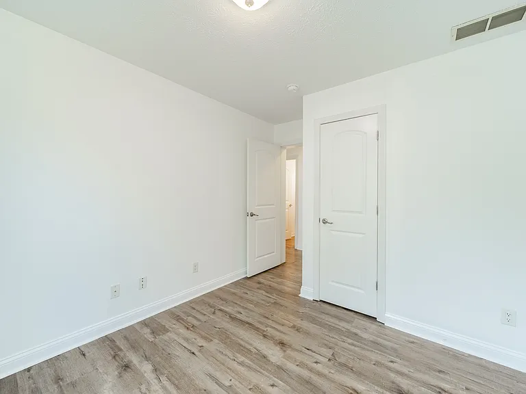 1015 N Gale St — Photo 13