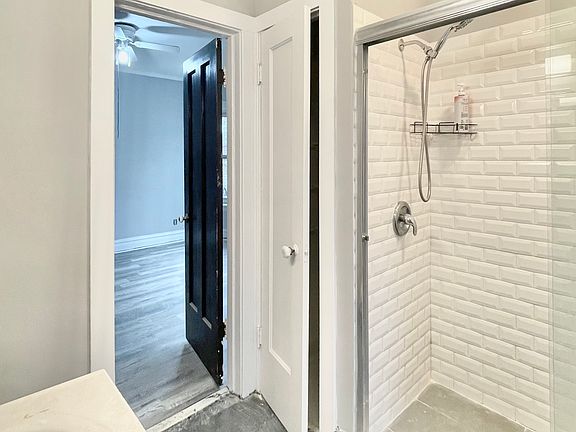 4th image of 6500 N Leavitt St #1