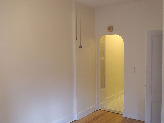 4th image of 307 W 106th St APT 4RE
