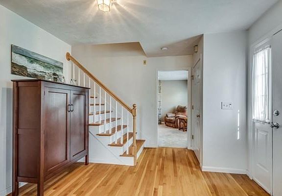 3rd image of 2 Rockwell Dr